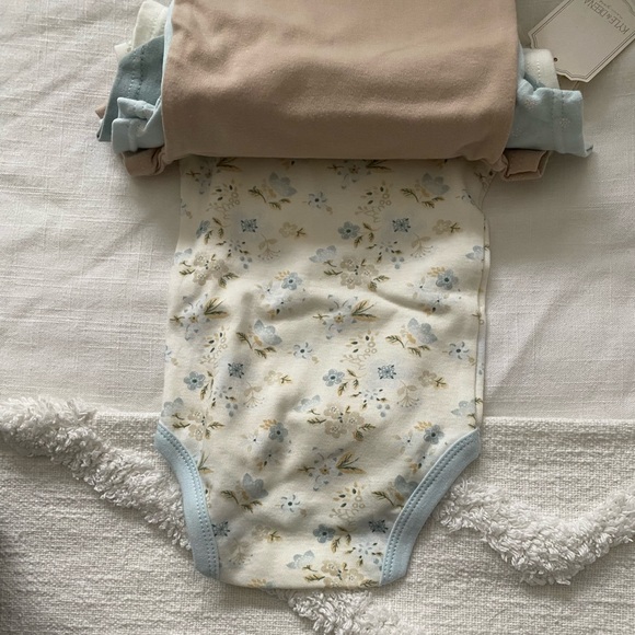 4 piece set - Picture 2 of 5